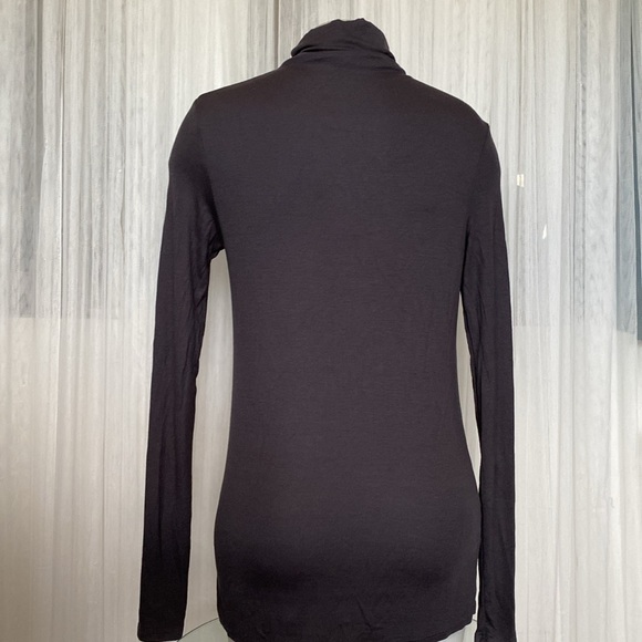 AG Adriano Goldschmied base layer turtleneck, diagonal seem across front Small - Picture 6 of 9